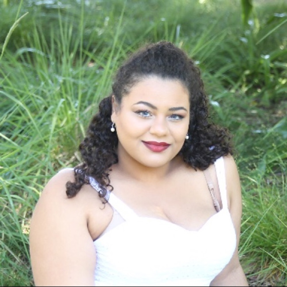 Meet your Posher, Yvette
